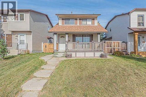 136 Castleridge Dr Ne, Calgary, AB, T3J1Y8 | Card Image