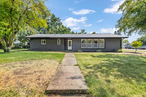 525 W Loos St, Hartford, WI, 53027-1728 | Card Image