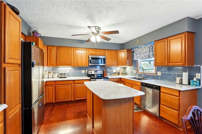 3690 Clearview Dr, House other with 5 bedrooms, 4 bathrooms and 2 parking in Hermitage PA | Image 15