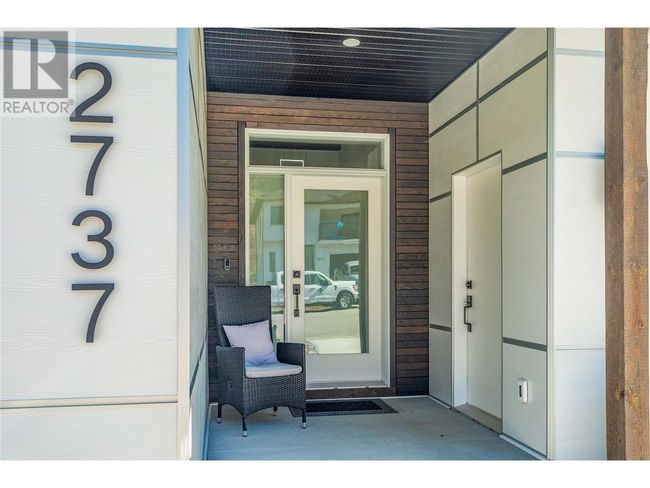 2737 Cedar Ridge St, House other with 2 bedrooms, 2 bathrooms and 4 parking in Lumby BC | Image 4