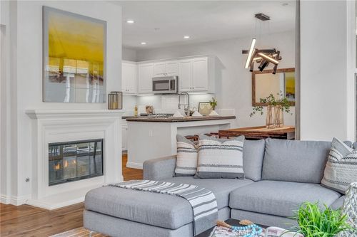 328-1800 Oak, Torrance, CA, 90501 | Card Image