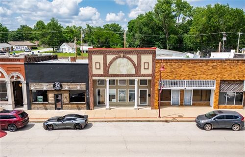 220 E Main St, Gentry, AR, 72734-8260 | Card Image