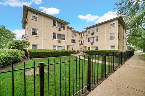 3d-5700 W Montrose Ave, Chicago, IL, 60634-1779 | Card Image
