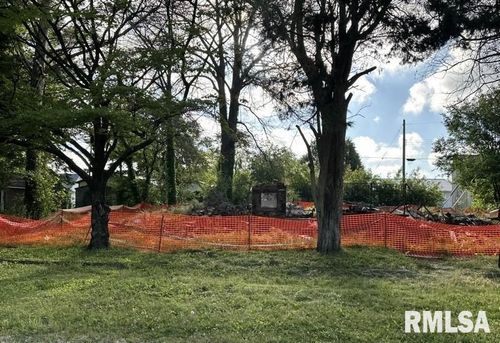 104 N 7th St, Saint Francisville, IL, 62460-3242 | Card Image