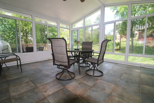 215 Crooked Creek Ln, Hendersonville, TN, 37075-6713 | Card Image