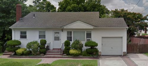 187 Urban Ave, Westbury, NY, 11590-3830 | Card Image