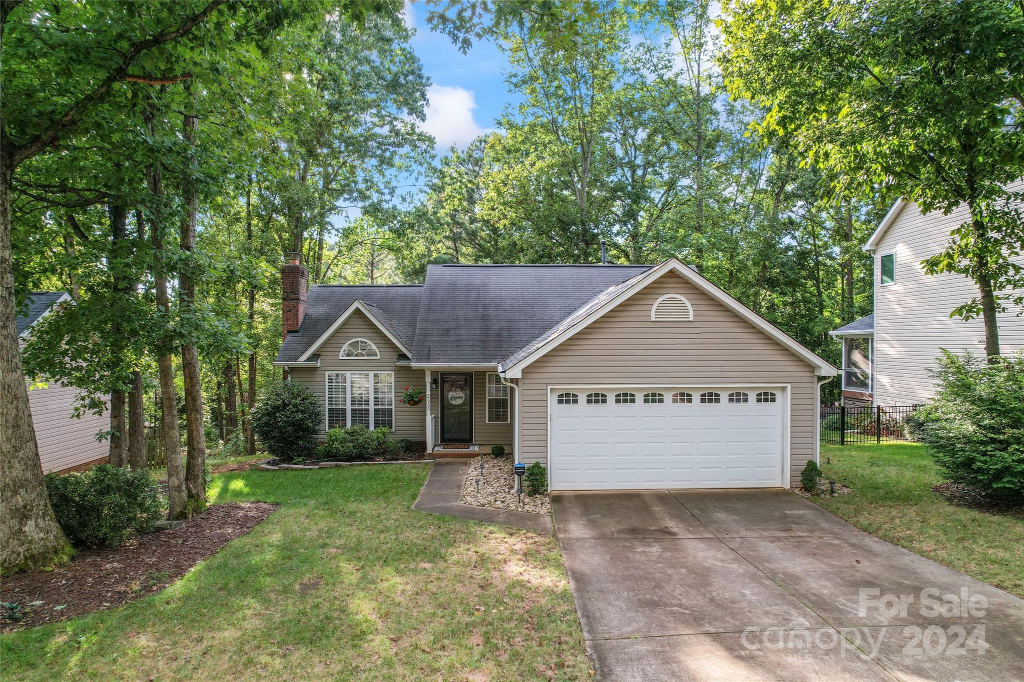Huntmeadow Dr, Charlotte, NC 28269