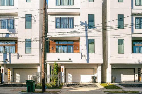 606 Oakley St, Houston, TX, 77006-5916 | Card Image