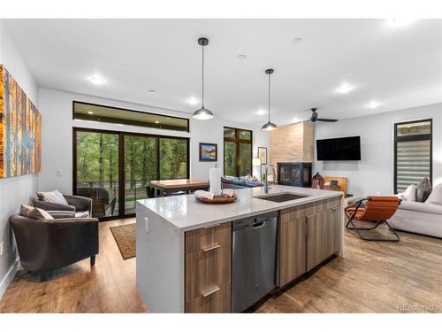 7-714-930 Blue River Pkwy, Silverthorne, CO, 80498-8958 | Card Image