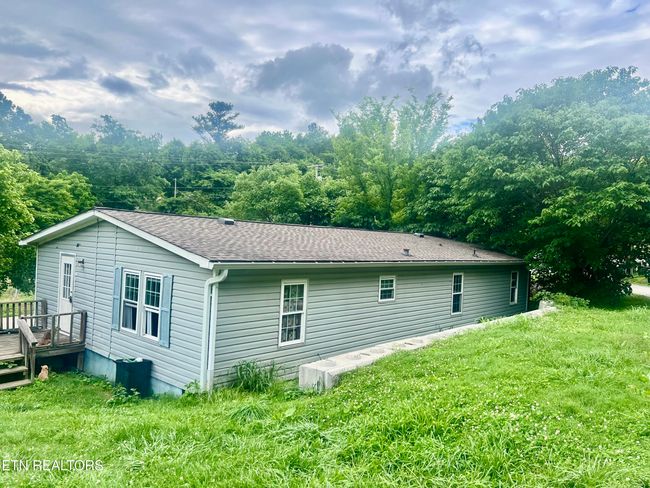 139 Galyon St, House other with 3 bedrooms, 2 bathrooms and null parking in Sweetwater TN | Image 12