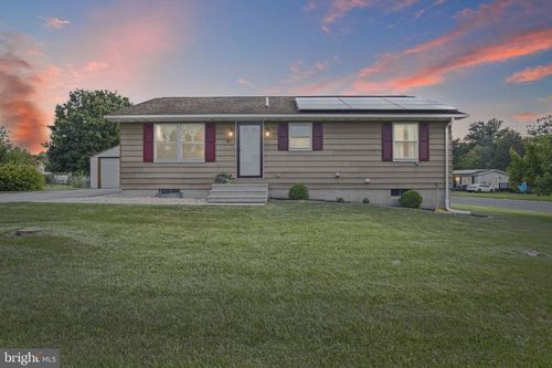 24 Pine Ln, NEW OXFORD, PA, 17350-9562 | Card Image