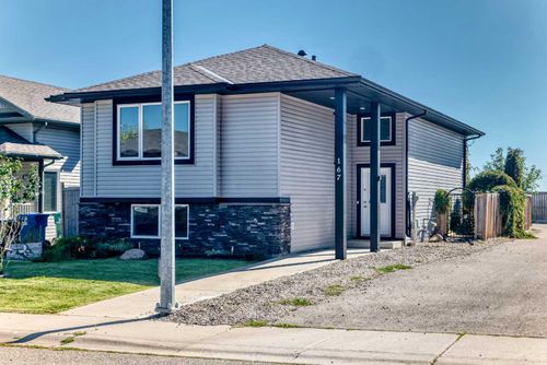 167 Mt Sundance Crescent W, House with 4 bedrooms, 2 bathrooms and 4 parking in Lethbridge AB | Card Image