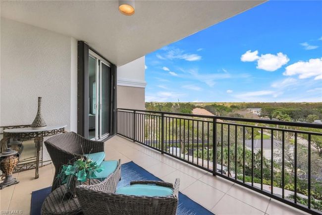 Shared balcony between guest bedrooms | Image 21