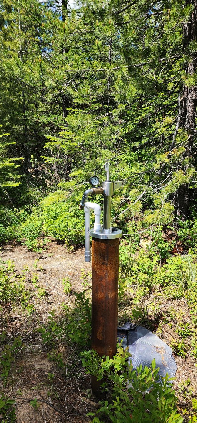 Well with hand pump | Image 16