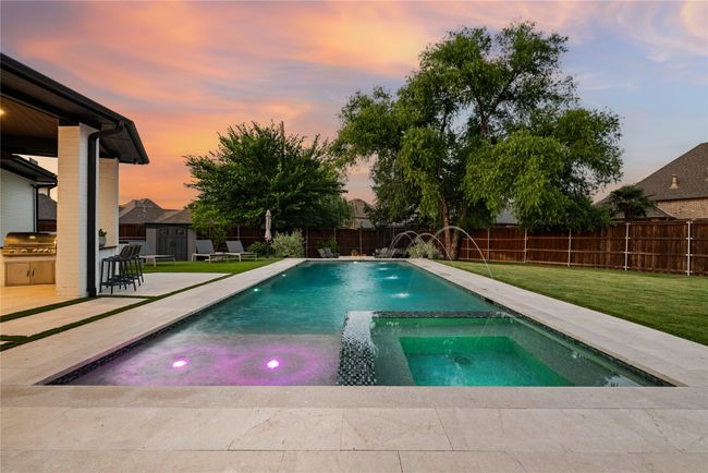 Swimming Pool & Hot Tub at Dusk | Image 40