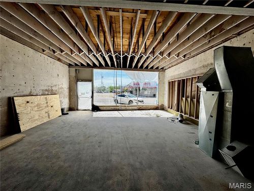 319 W Commercial St, Lebanon, MO, 65536-3105 | Card Image