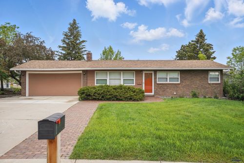 628 Oakland St, Rapid City, SD, 57701-5475 | Card Image