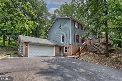 11 Pine Tree Dr, New Cumberland, PA, 17070-2330 | Card Image