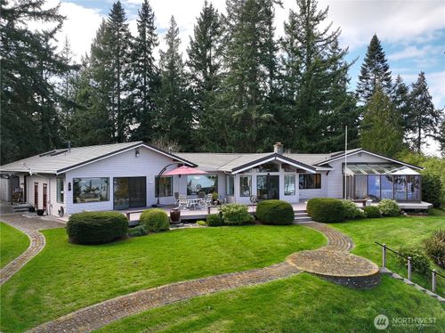 8111 Possession Ridge Ln, Clinton, WA, 98236-8953 | Card Image