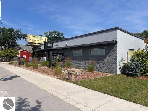 527 E 8th St, Traverse City, MI, 49686-2628 | Card Image