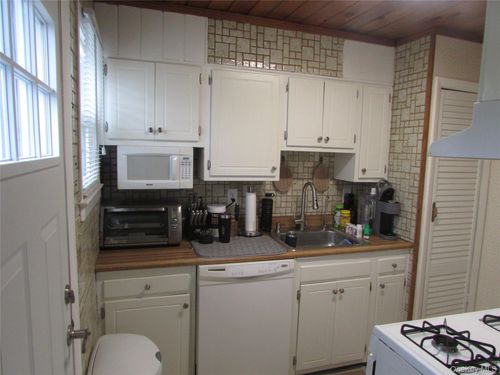 90 Paggi Ter, Wappingers Falls, NY, 12590-3734 | Card Image