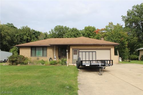 1185 E Dartmoor Ave, Seven Hills, OH, 44131-2607 | Card Image