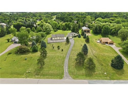 483 Prairie Ln, Hudson, WI, 54016-7570 | Card Image