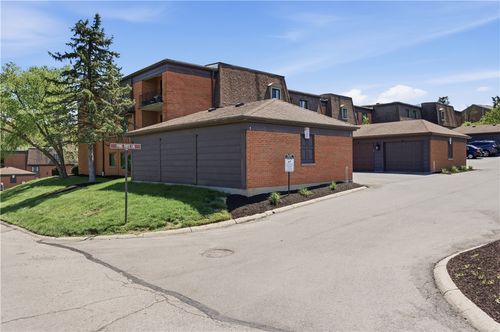 27-1600 Pine Tree Ln, West Carrollton, OH, 45449-2570 | Card Image