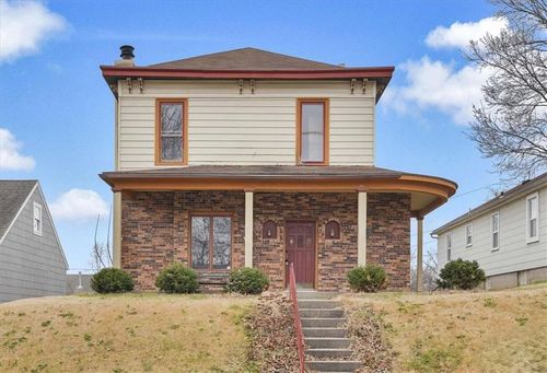 559 Prospect St, Leavenworth, KS, 66048-3392 | Card Image