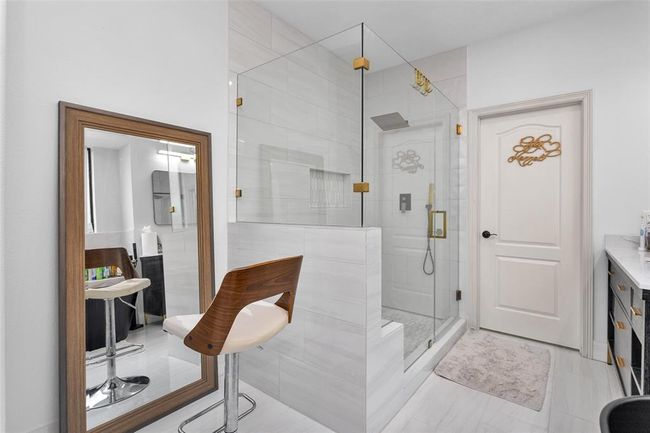 Primary ensuite bathroom. | Image 23