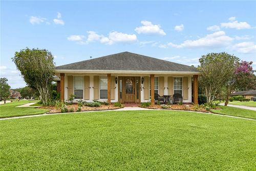 108 Dickson Dr, Belle Chasse, LA, 70037-2440 | Card Image