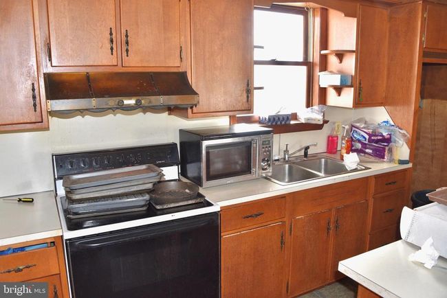 8448 Lancaster Ave, House other with 4 bedrooms, 2 bathrooms and null parking in BETHEL PA | Image 8