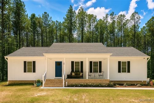 13801 Lebanon Rd, Disputanta, VA, 23842-7902 | Card Image