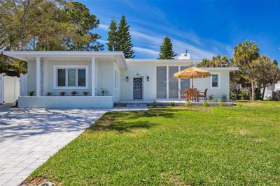 860 Narcissus Avenue, House other with 3 bedrooms, 2 bathrooms and null parking in Clearwater Beach FL | Image 1