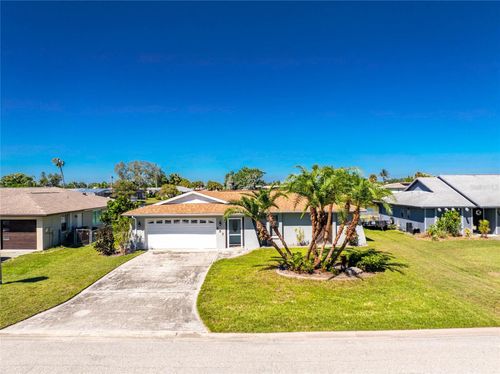 557 Briarwood Rd, Venice, FL, 34293-3246 | Card Image