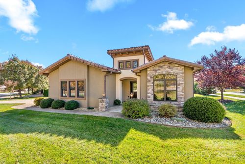 4 Pacifico Dr, Asheville, NC, 28806-8203 | Card Image