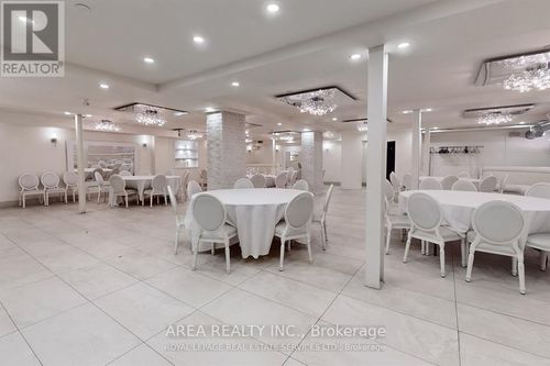 lower-2472 Yonge St, Toronto, ON, M4P2H5 | Card Image