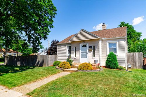 826 Goddard St, Wyandotte, MI, 48192-2826 | Card Image