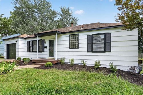 6201 Cedar St, Mission, KS, 66205-3037 | Card Image