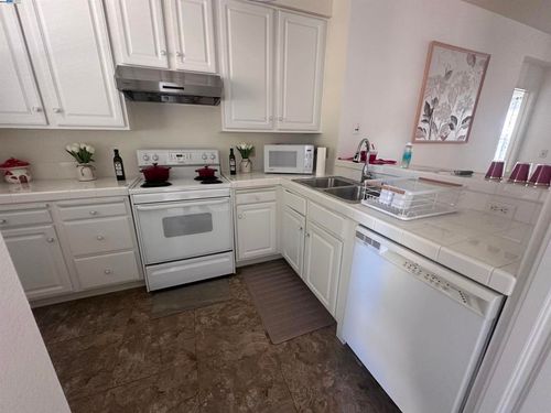 1402-1 Crescent Way, San Francisco, CA, 94134 | Card Image