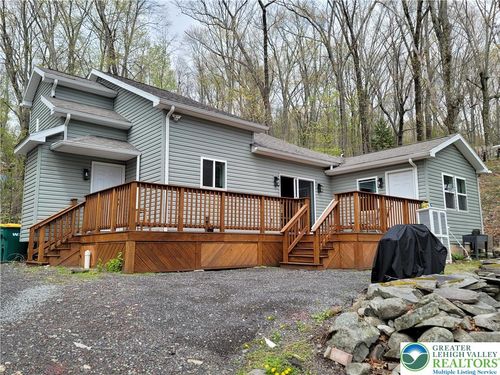 3422 Pocono Dr, East Stroudsburg, PA, 18302-8057 | Card Image
