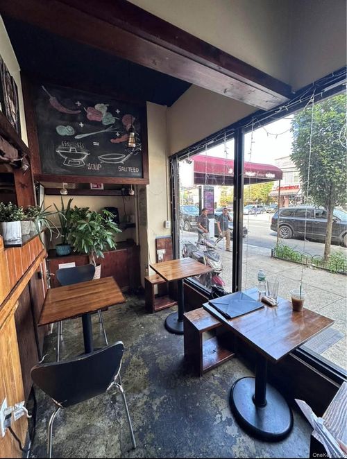 4206 30th Ave, Astoria, NY, 11103-2911 | Card Image