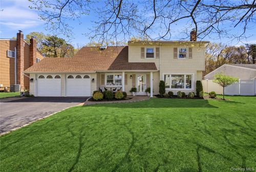 39 Fallen Leaf Rd, Holbrook, NY, 11741-2803 | Card Image