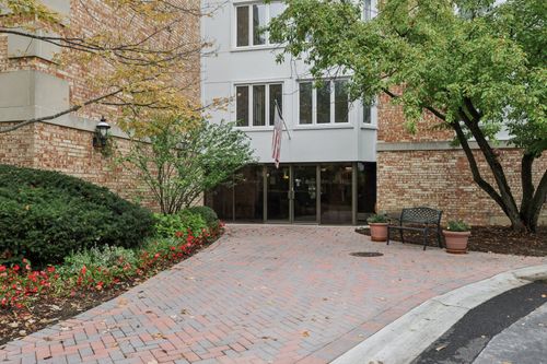 apt-439-200 Lake Blvd, Buffalo Grove, IL, 60089-8203 | Card Image