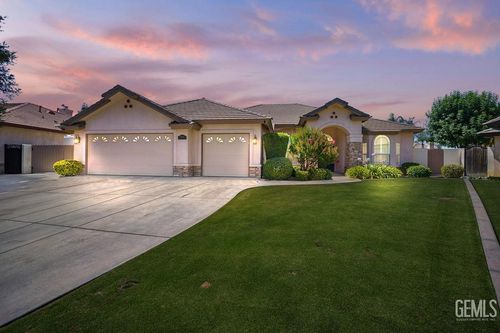 11609 Silver Crown Ave, Bakersfield, CA, 93312-6719 | Card Image