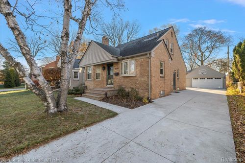 13365 Winchester Ave, Huntington Woods, MI, 48070-1728 | Card Image