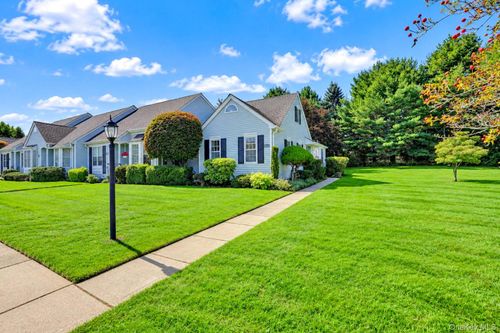 11a-2555 Youngs Ave, Southold, NY, 11971-1630 | Card Image