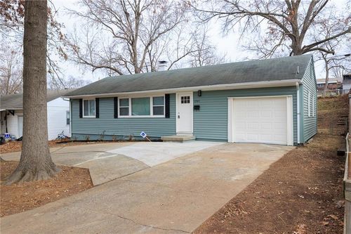 2507 S Arlington Ave, Independence, MO, 64052-1527 | Card Image