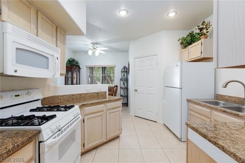 511-6480 Annie Oakley Dr, Las Vegas, NV, 89120-3956 | Card Image
