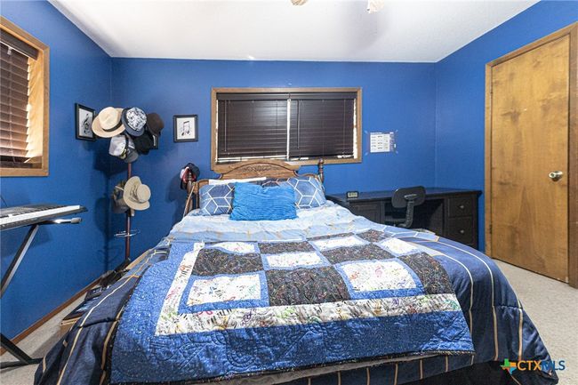 911 S Peck St, House other with 3 bedrooms, 2 bathrooms and null parking in Shiner TX | Image 21